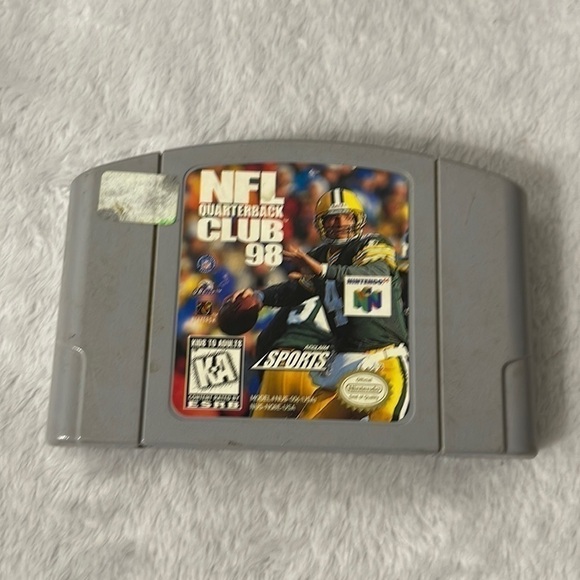NFL club 98 n64 game - Picture 1 of 3